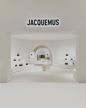 دار JACQUEMUS تفتتح متجرها الأول في دبي