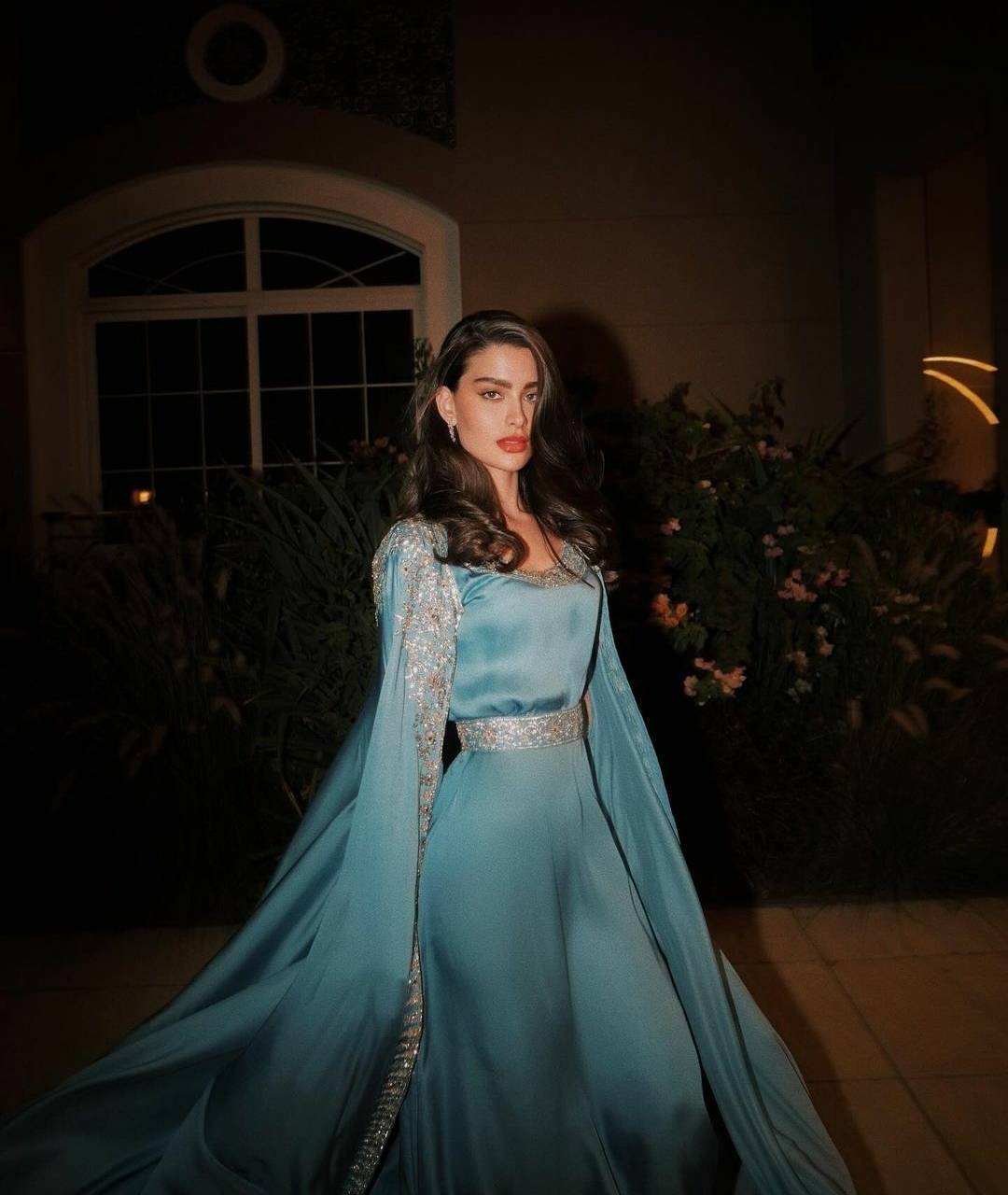 صور لروان بن حسين في شوارع لندن تُحدث ضجة على السوشيال ميديا