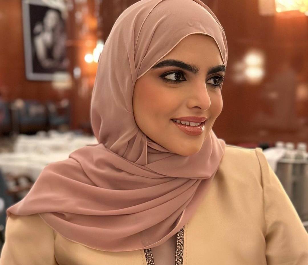 سارة الودعاني تثير الجدل بعد عرض حقائبها للبيع بسعر خيالي