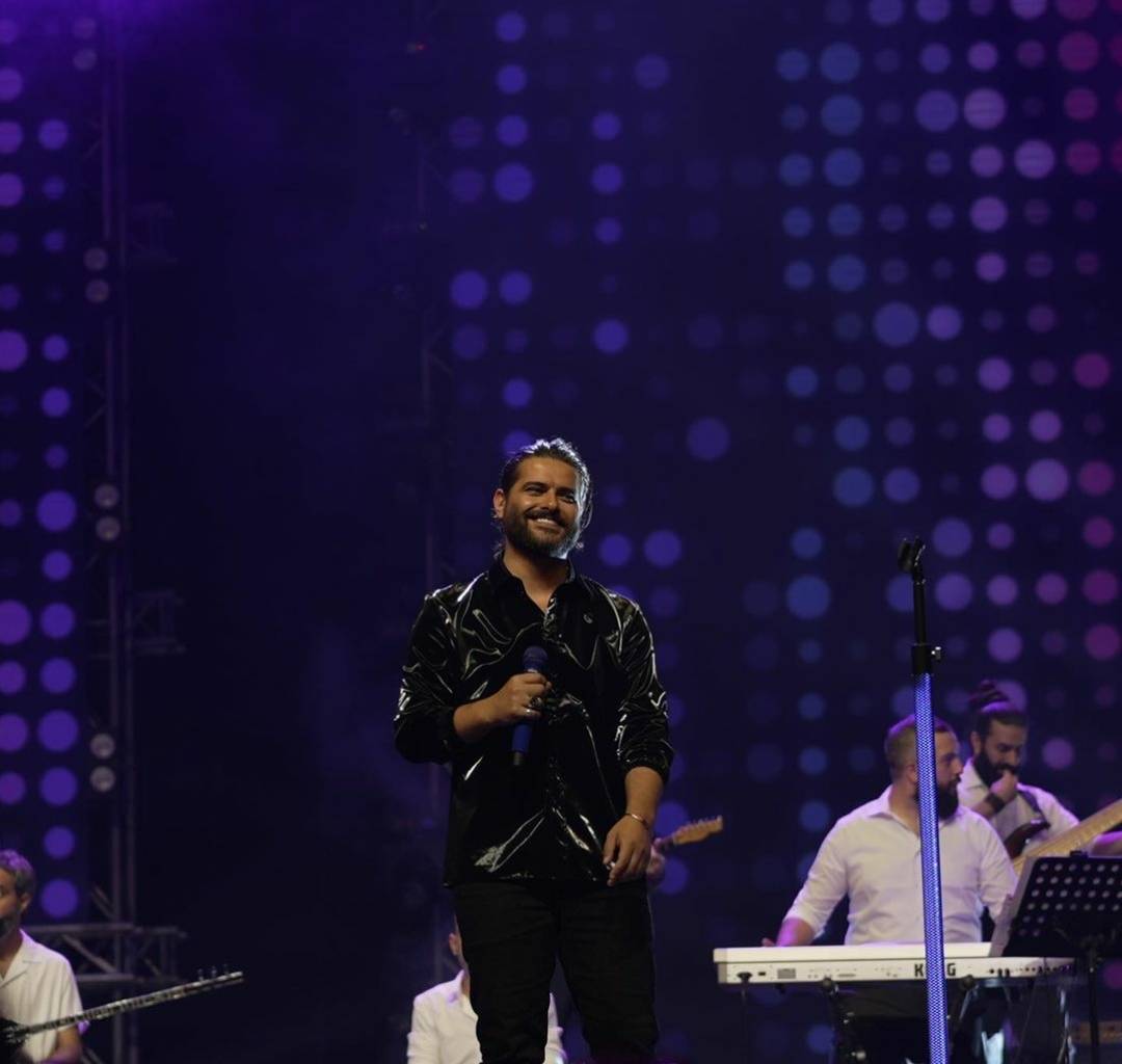 ناصيف زيتون يسعيد نشاطه على 