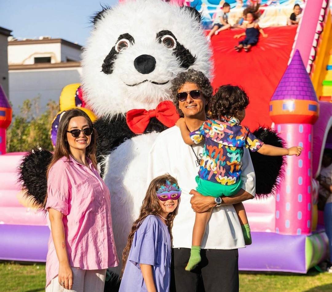 ابن محمد محسن على سرير المرض... وهبة مجدي تنشر أول صورة له