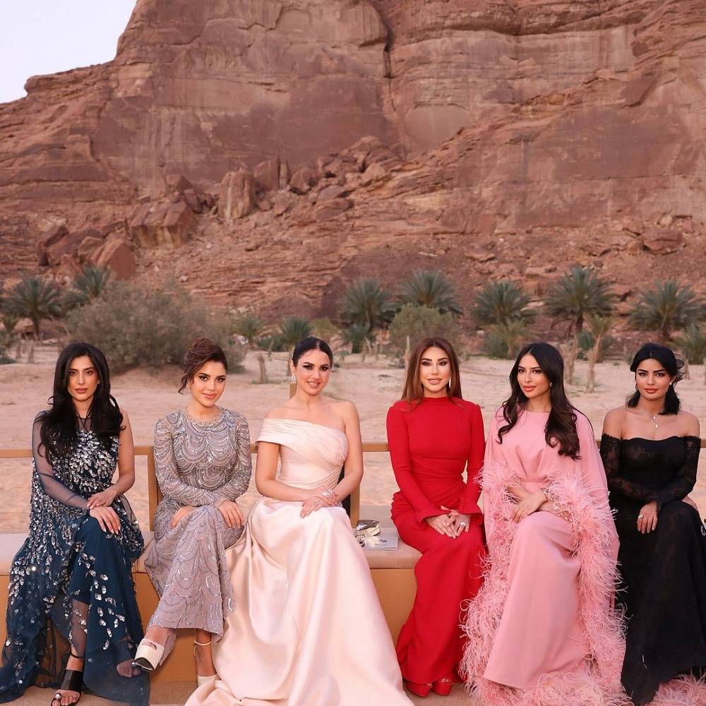 نجمات العالم العربي في عرض 