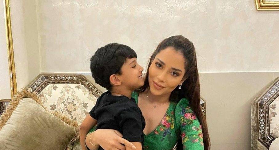 بالصور - ابن بلقيس فتحي كبُر وبات نسخة من والده... شاهدوا طرافته