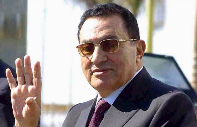 بالفيديو - ملحن هندي يثير ضجة في مصر.. نسخة من الرئيس الراحل حسني مبارك!