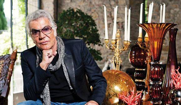 من هو روبرتو كافالي سيد الأناقة الإيطالية الذي رحل عن عالمنا؟