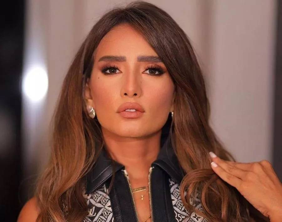 زينة تكشف موقفاً طريفاً وهوية فتى أحلامها في الطفولة
