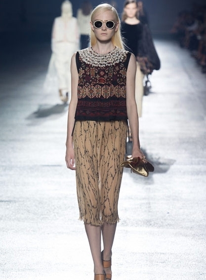 Dries Van Noten من عروض باريس لربيع وصيف <strong>2014</strong>