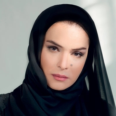 مصمّمة الأزياء الإماراتية رفيعة هلال بن دري...