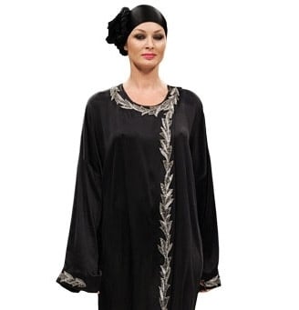  باريس ترحّب بالعباءة  السعودية وتحتفي بها