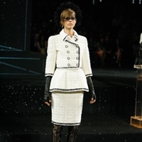 دار شانيل، وتفاصيل سرمديّة