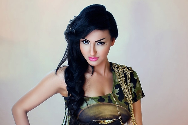 النجمات والمخرجون من عبارات الغزل إلى الاتهامات المتبادلة