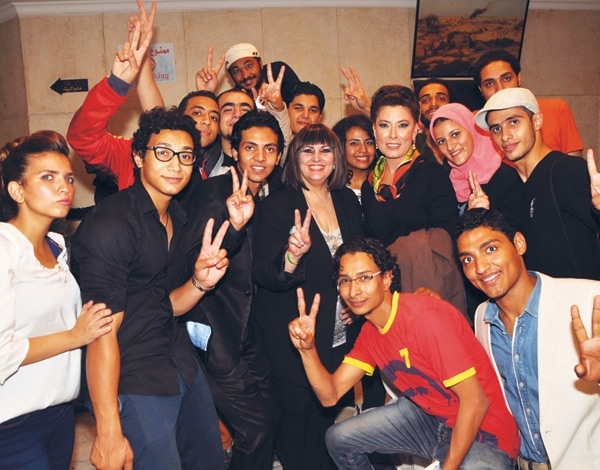 النجوم يد واحدة