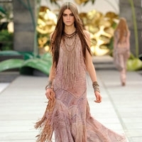 كلّ قطعة مشغولة يدوياً 