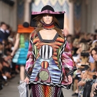 MISSONI حركة، حريّة الكلمات، صور، أصوات 
