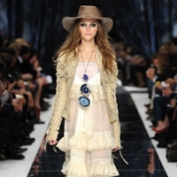 التصاميم الطويلة في خزانتك هذا الصيف