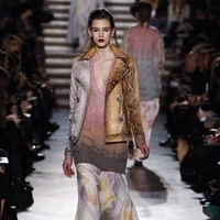 تنانير وفساتين طويلة وفضفاضة...  جرّبيها