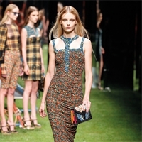 تلميذة خلال الاستراحة في المدرسة