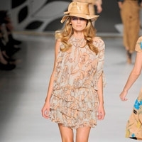 أزياء لا يمكنها إلاّ أن تكون رومانسيّة