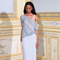 مجموعة Anne Valérie Hash بسيطة وحرّة