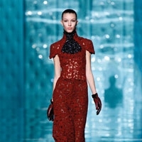 Marc Jacobs أزياء صارمة وعسكريّة...