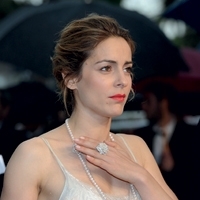 أودري دانا تمثّل دار بياجيه Piaget