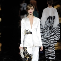 مجموعة الأزياء النسائية لموسم ربيع وصيف 2011 