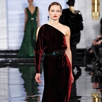 الأكتاف المكشوفة... اتبعيها حتماً!