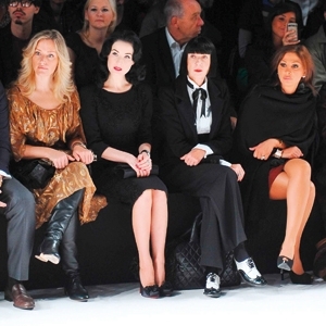 أناقة خارج منصّتَي شانيل وإيلي صعب