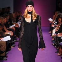 قتامة قوطية أنثى مؤثرة جداً