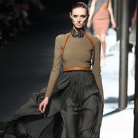 دار Lanvin صلابة وسلاسة 