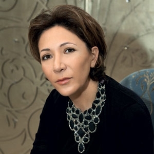 عرض أزياء ريم عكرا لدعم أبحاث سرطان الثدي