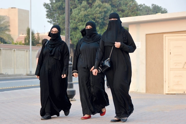 فاطمة، إسراء وخلود