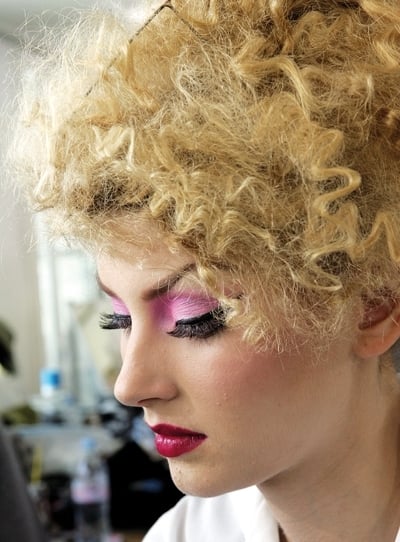 في كواليس عرض أزياء كريستيان ديور