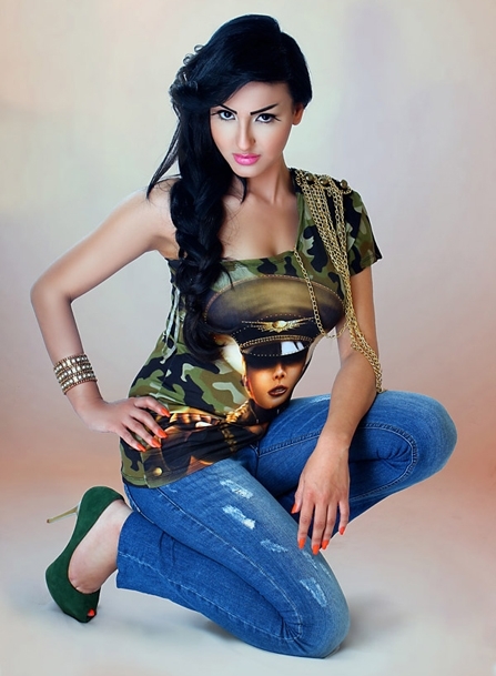 الفنانة الشابة شيري يونس