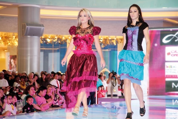اختتام عروض أزياء 'إبداعات ٢٠١٠'