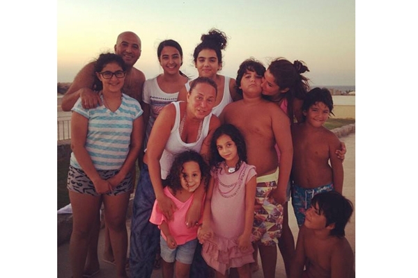 غادة عادل وأسرتها