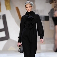 مجموعة Fendi كلاسيكيّة بألوان دافئة