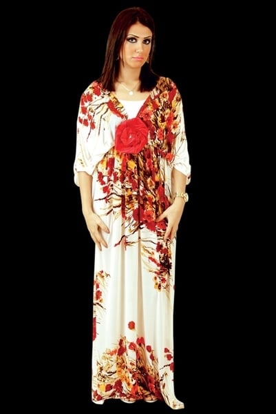 'هي وأخواتها': فريق لتصميم الأزياء