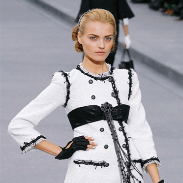 الملابس الجاهزة في عروض باريس