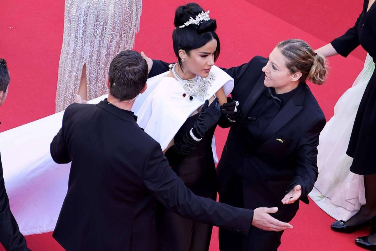 مشادة كلامية وتضارب بالأيدي في مهرجان 