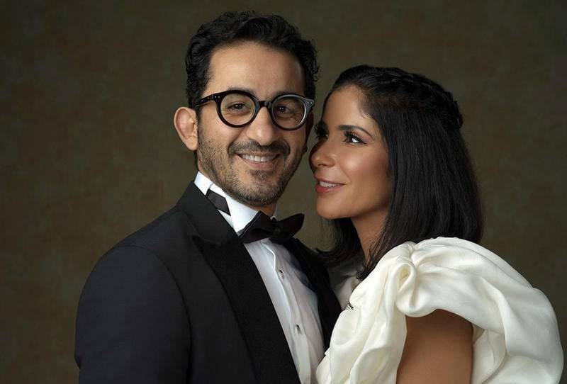 بالفيديو - أحمد حلمي يكشف مفاجأة على هاتفه... ما علاقة منى زكي!