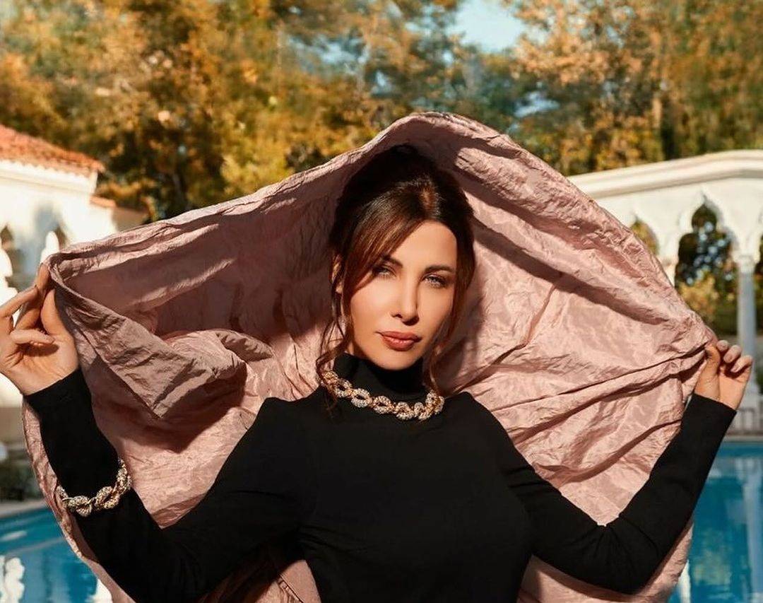 نانسي عجرم تخطف الأنظار بفيديو عفوي مع عائلتها... تعرّفوا إلى شقيقتها