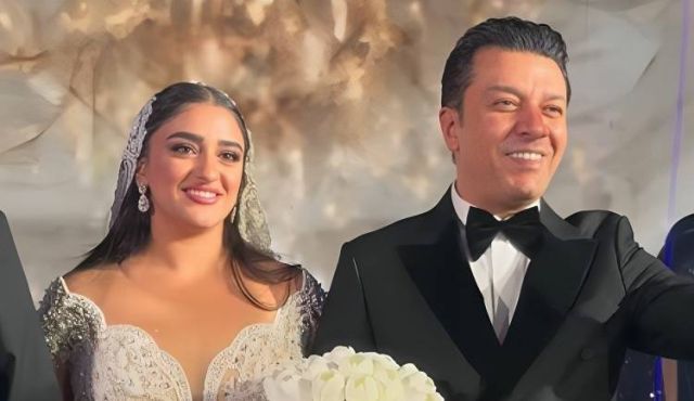 بالفيديو والصور - تأثر مصطفى كامل في زفاف ابنته ونجوم الغناء يشعلون الحفل