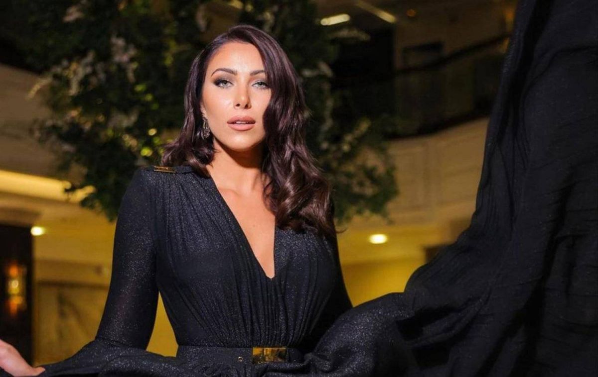 أحلام بفستان دانييلا رحمة مع تعديلات محتشمة