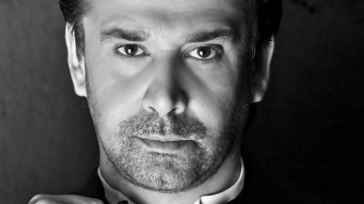 بالصور - كريم عبد العزيز ونجوم الفن في عزاء والد زوجة المنتج تامر مرسي