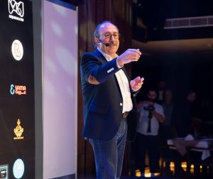 محمد خير الجراح يطلق أغنية "بلوك"... هكذا يتعامل الفنان مع الحظر