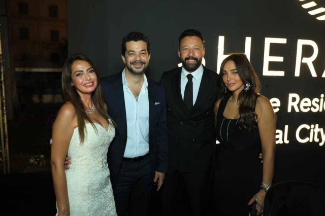 شريف سلامة وداليا مصطفى مع أحمد فهمي وزوجته في حفل عمر خيرت
