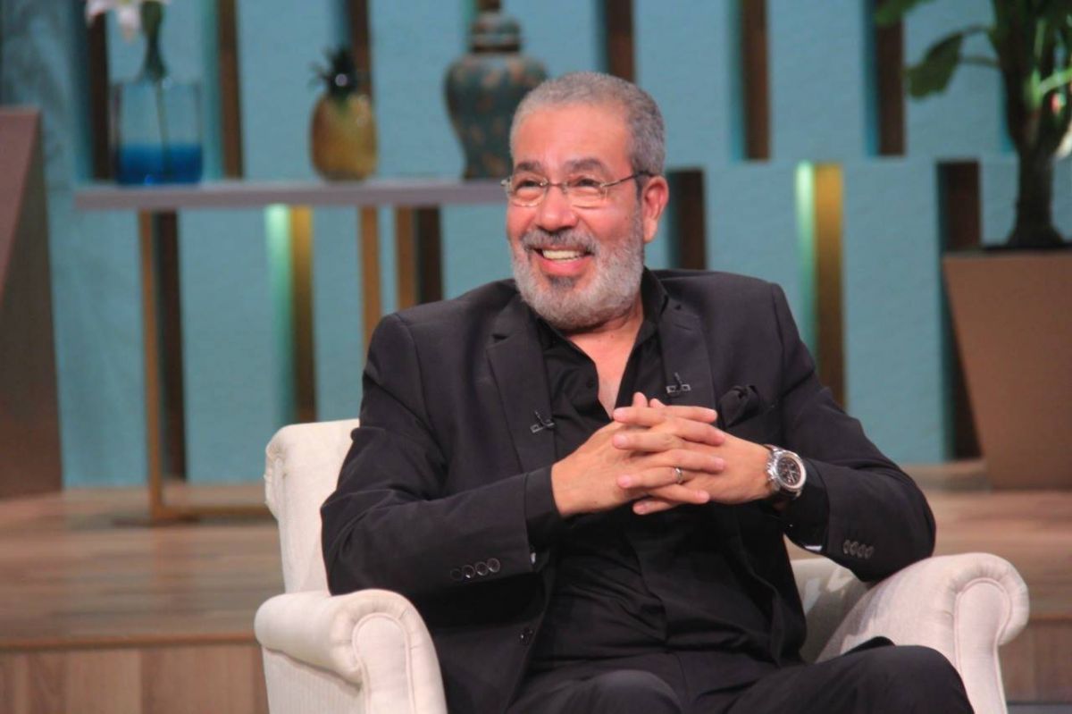 بالفيديو - مدحت العدل يردّ على المطالبين باعتزال يحيى الفخراني ومنتقدي منى زكي