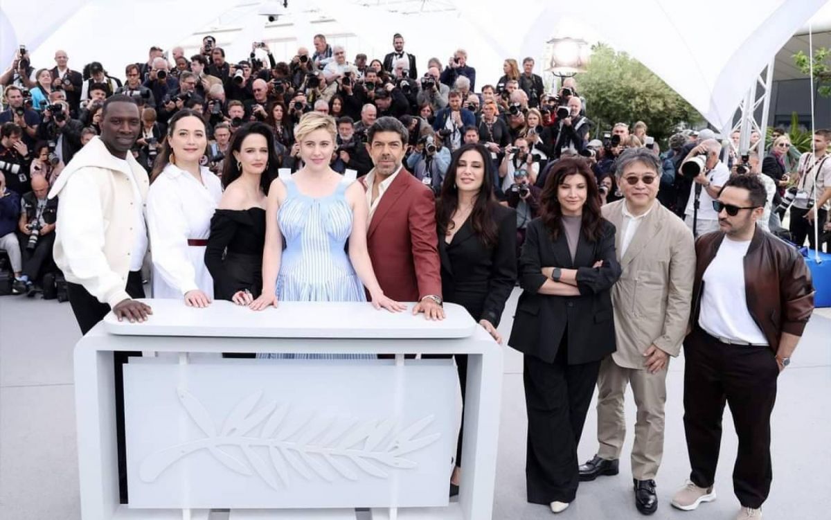 بالفيديو -  رقص أعضاء لجنة تحكيم مهرجان 