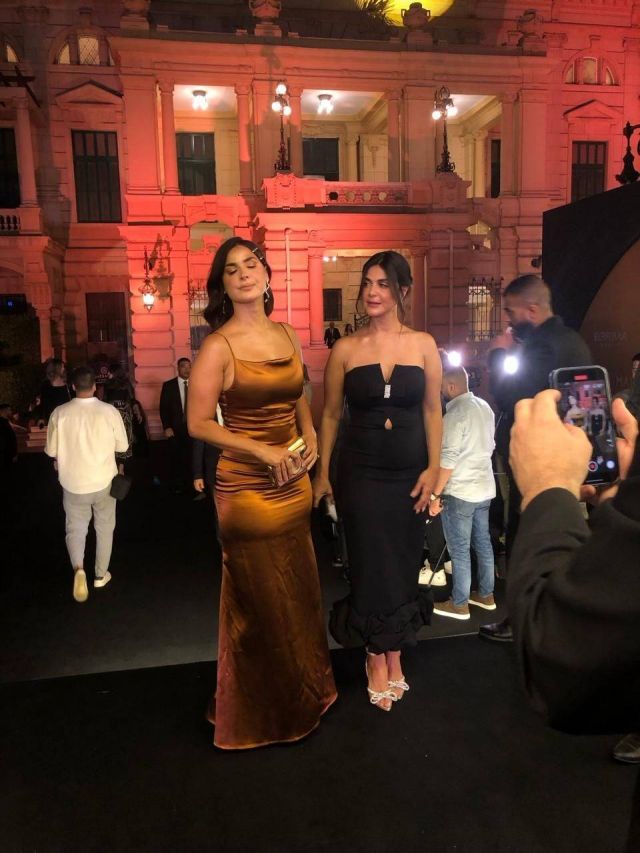 التوأم رانيا ونورهان منصور في الحفل